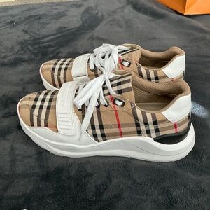 Burberry low top men’s vintage checked canvas